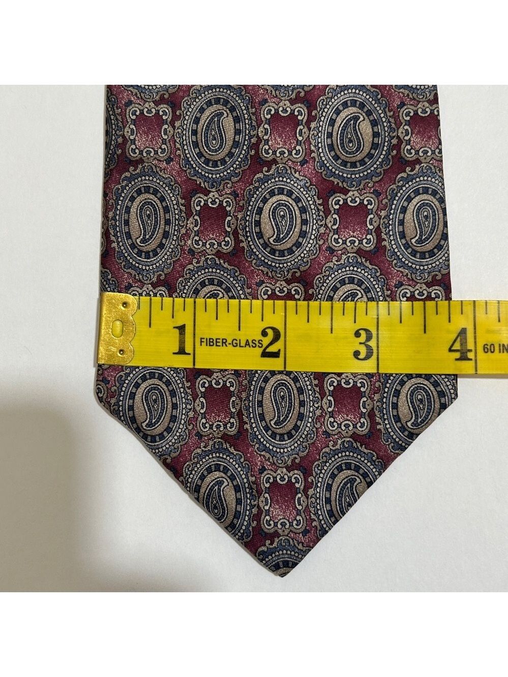 Johnny Carson vintage Elegant Paisley and Geometric Patterned Ties. Set of 2. - Picture 4 of 10